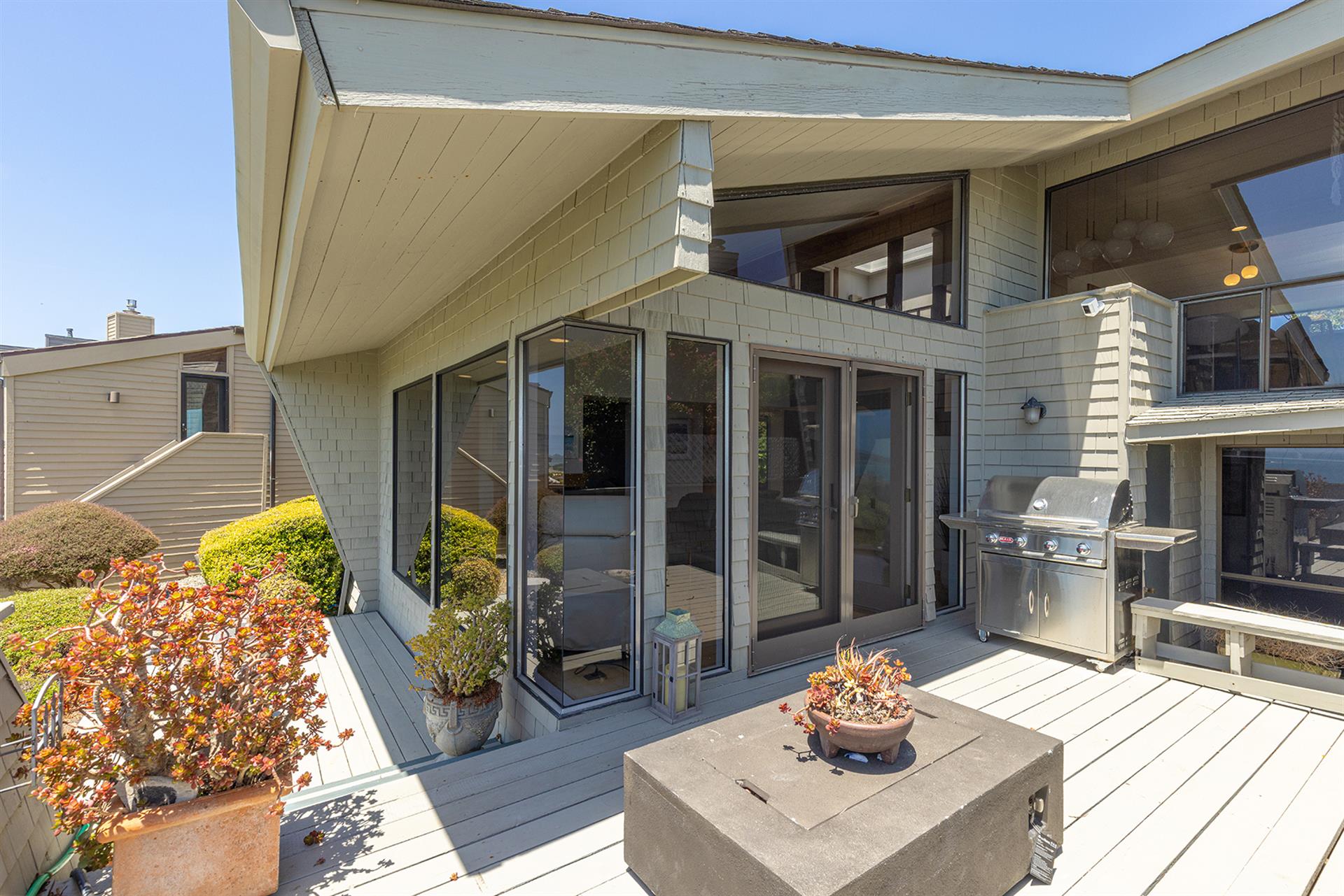 0080 Back Exterior004