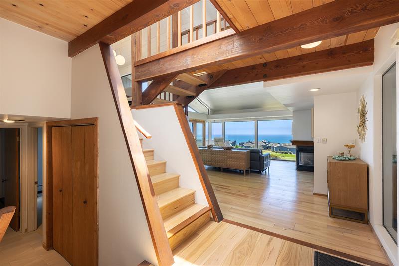 6120 0200 Foyer 001 M