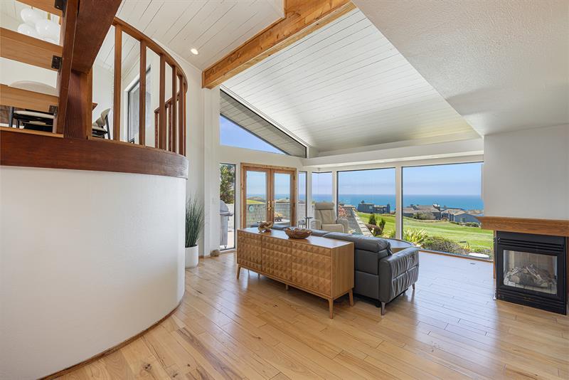 6122 0300 Living Room 001 M