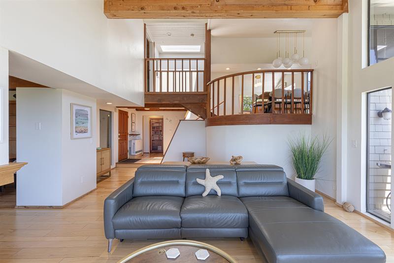 6127 0300 Living Room 006 M