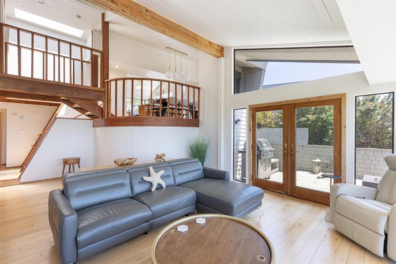 6128 0300 Living Room 007 M