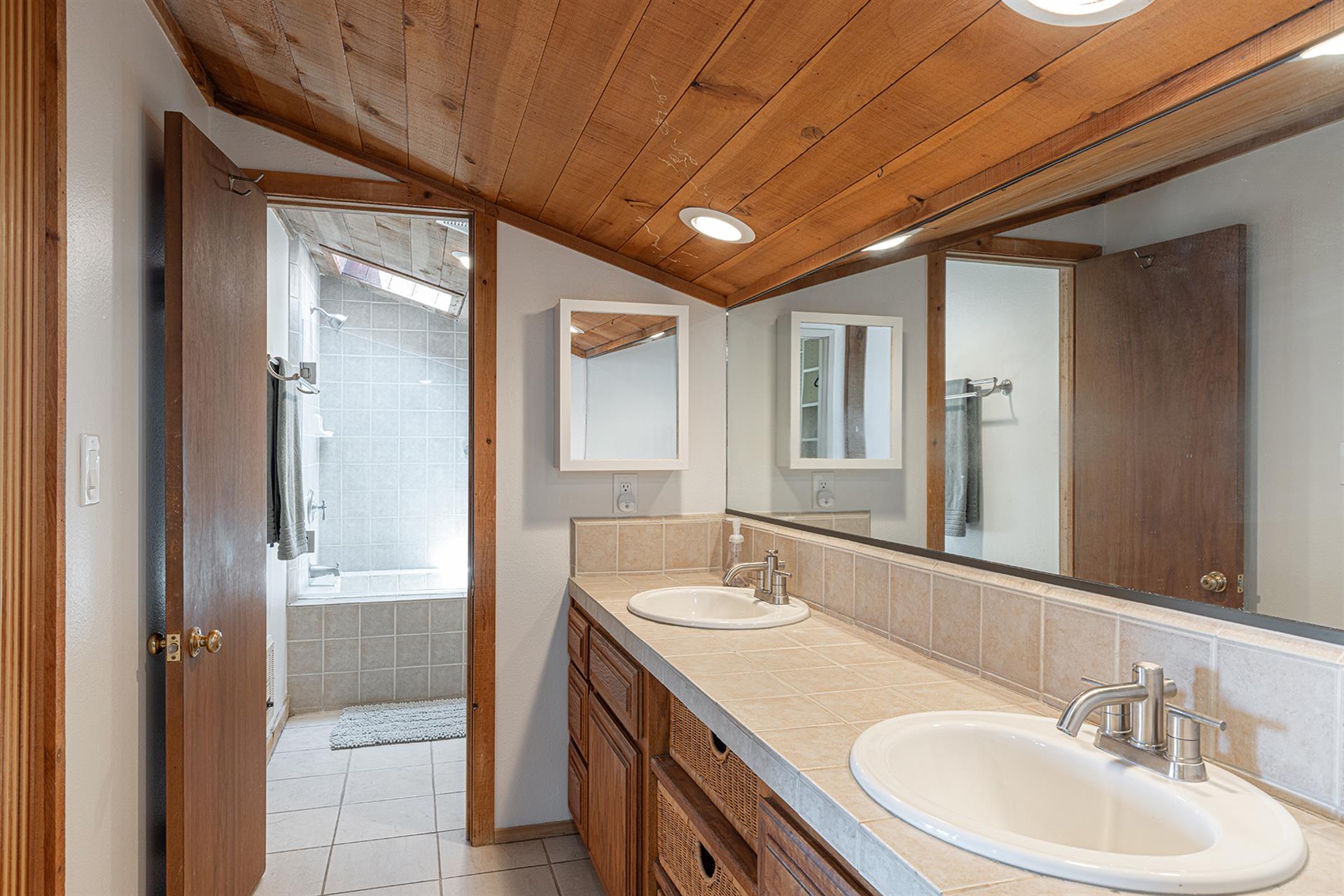 1150 Bathroom Three002