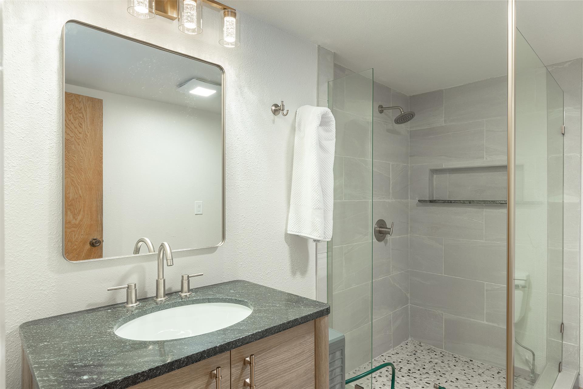 1150 Bathroom Two001