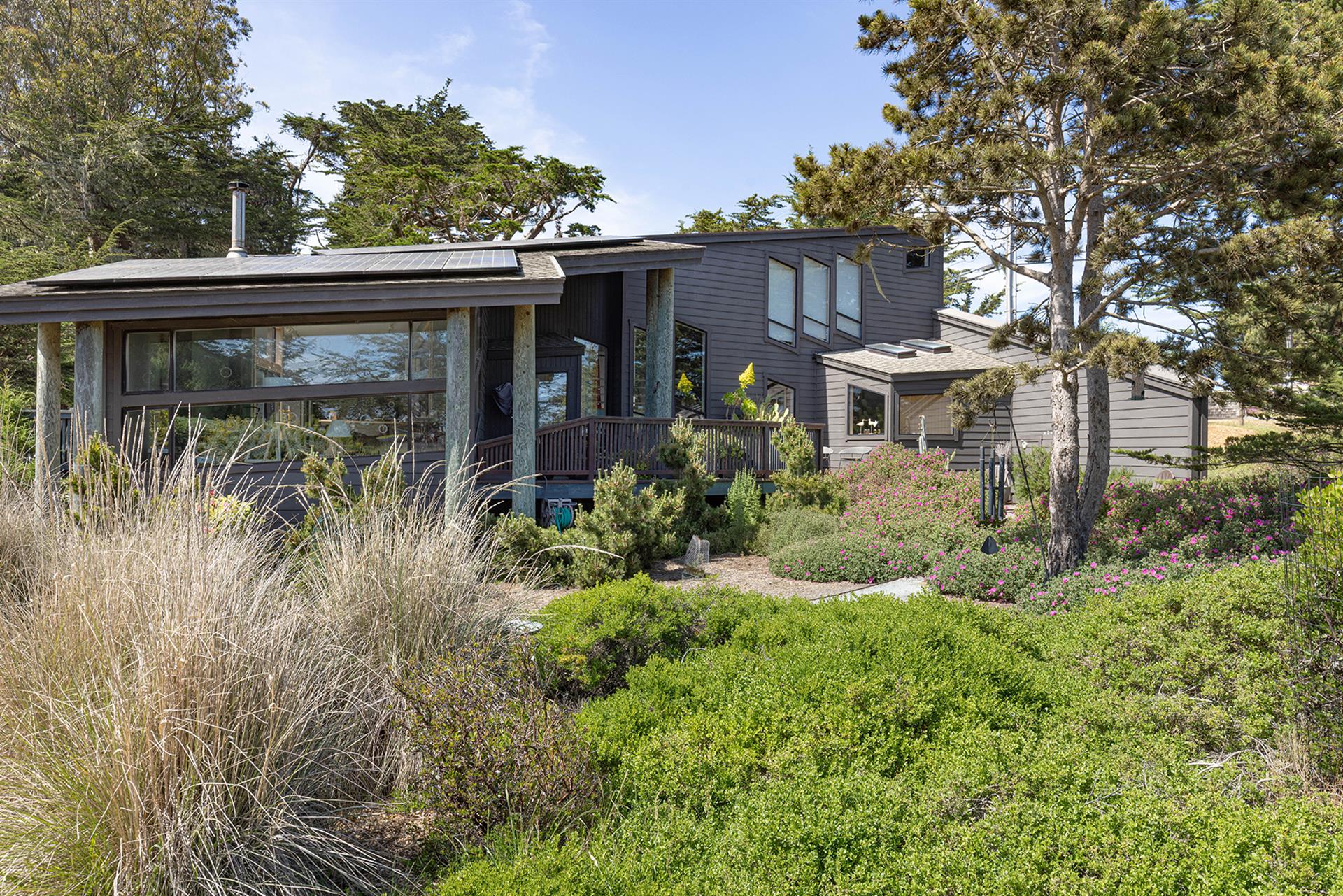 0070 Front Exterior001