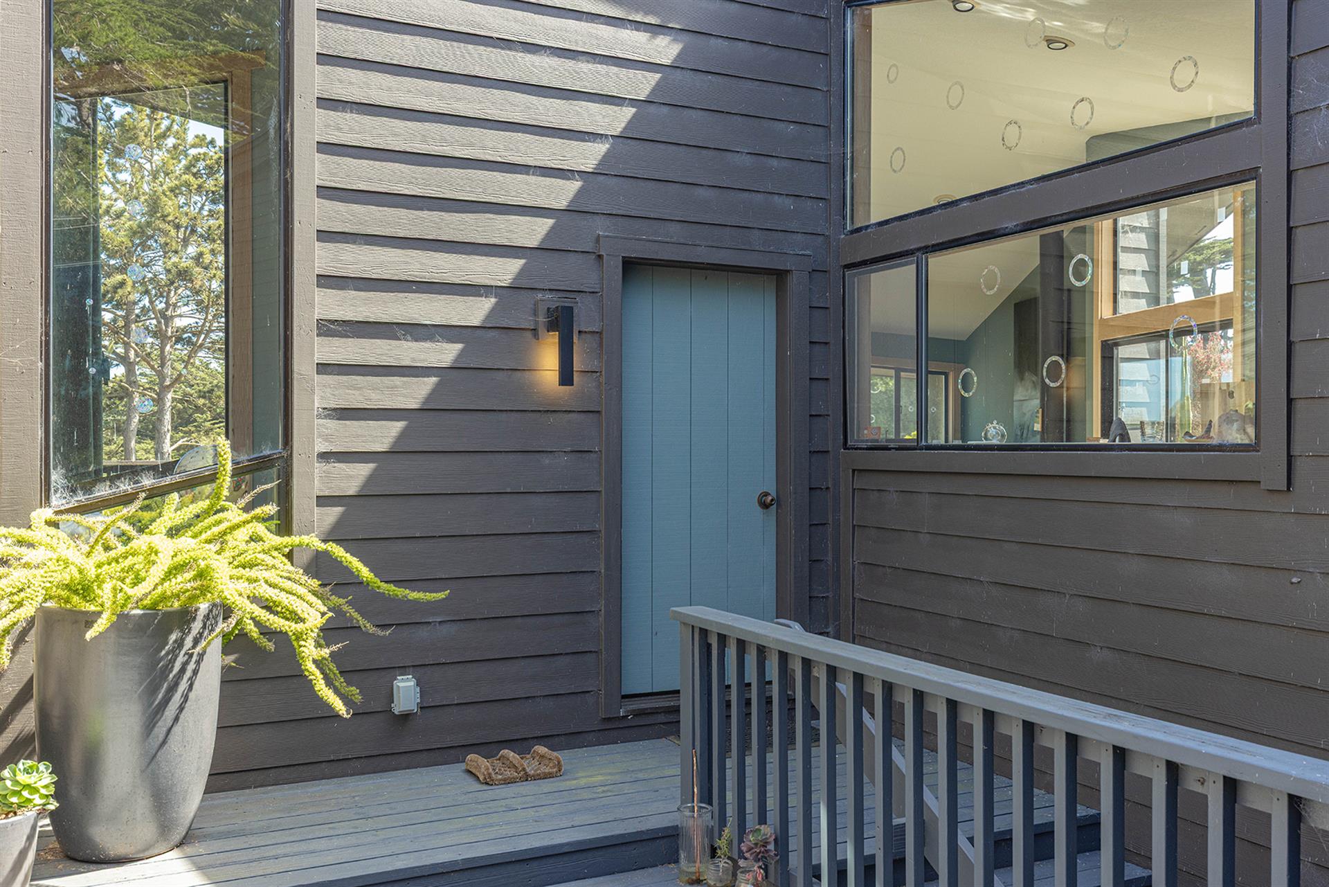 1500 Back Exterior005