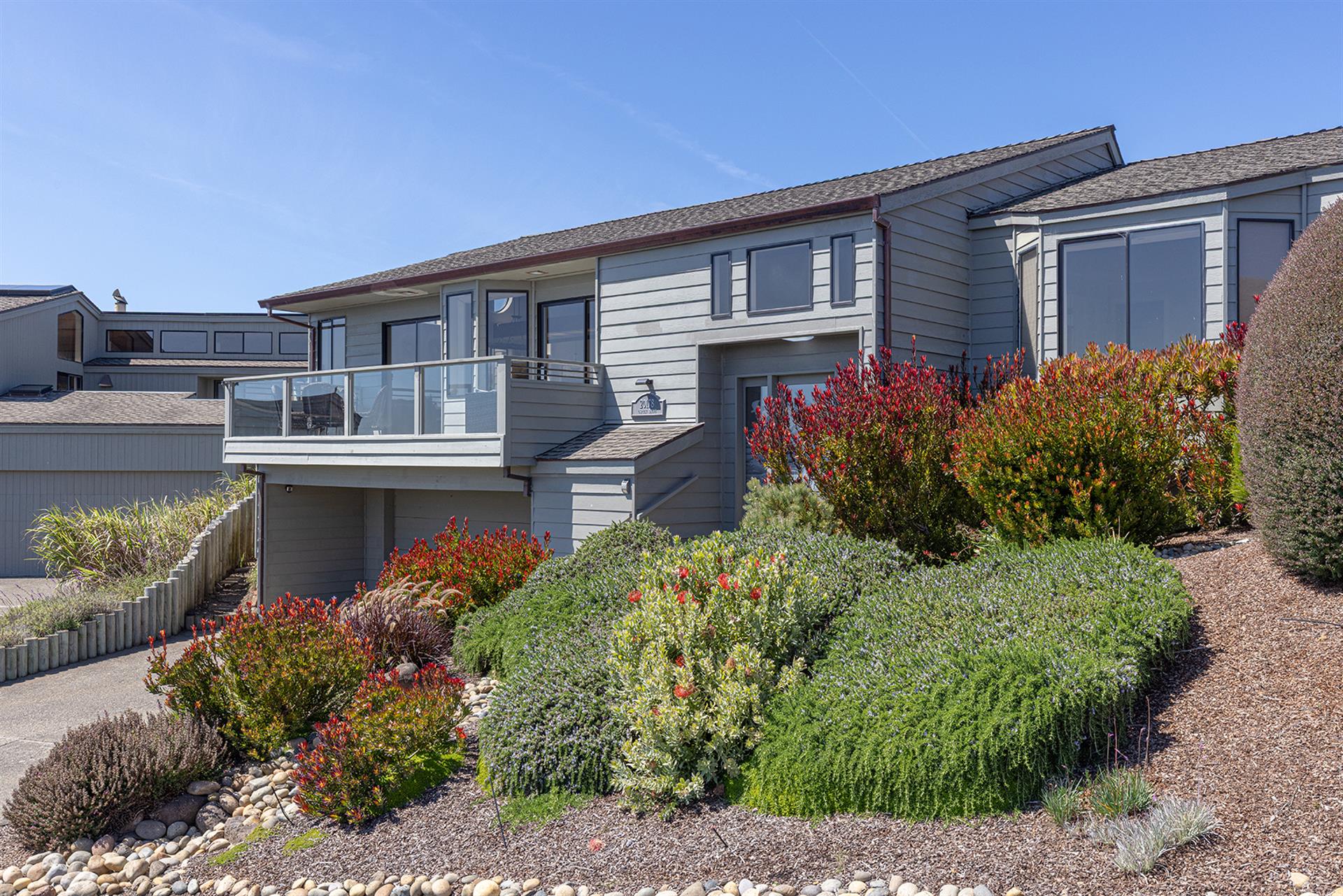 0070 Front Exterior001