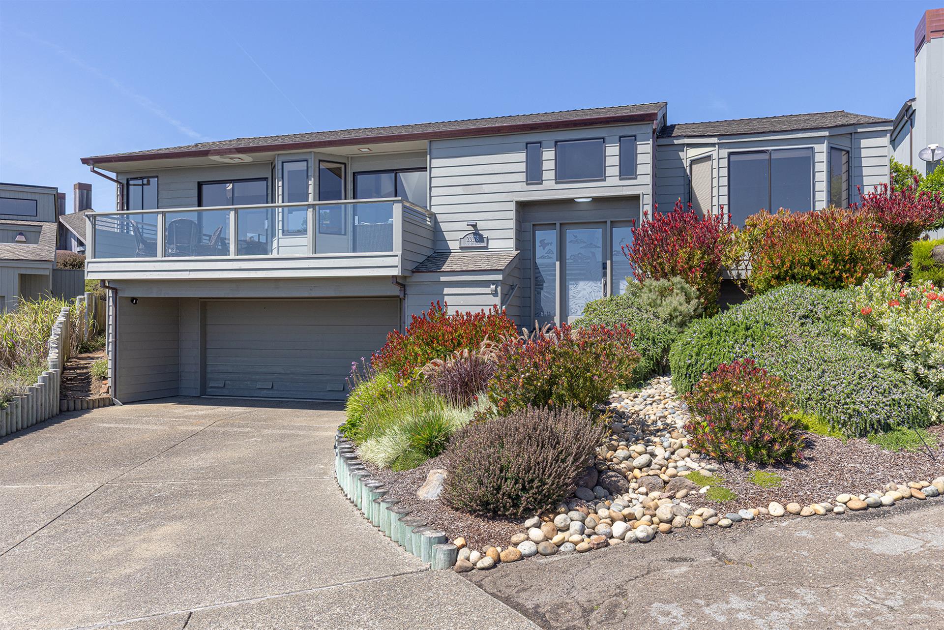 0070 Front Exterior002