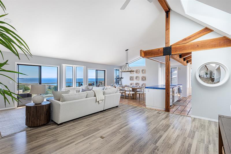 6315 0300 Living Room 001 M