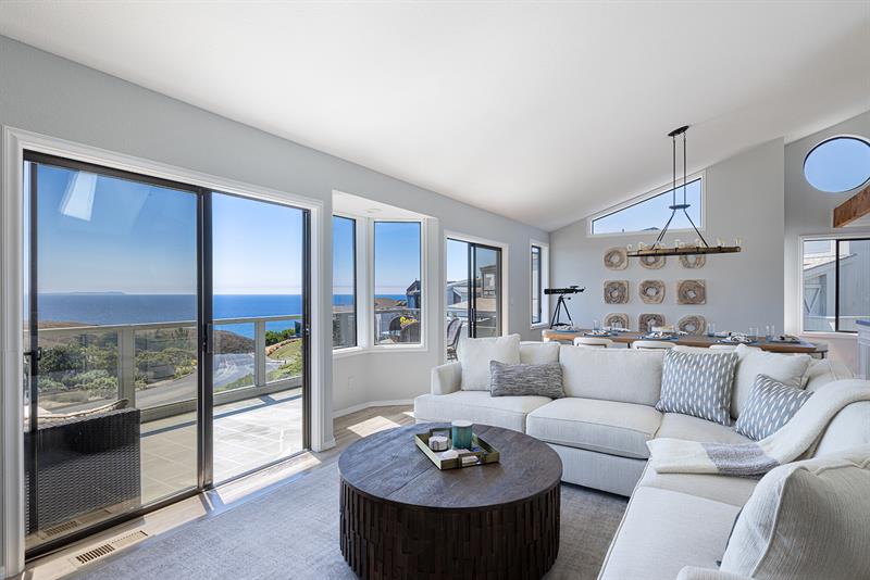 6316 0300 Living Room 002 M