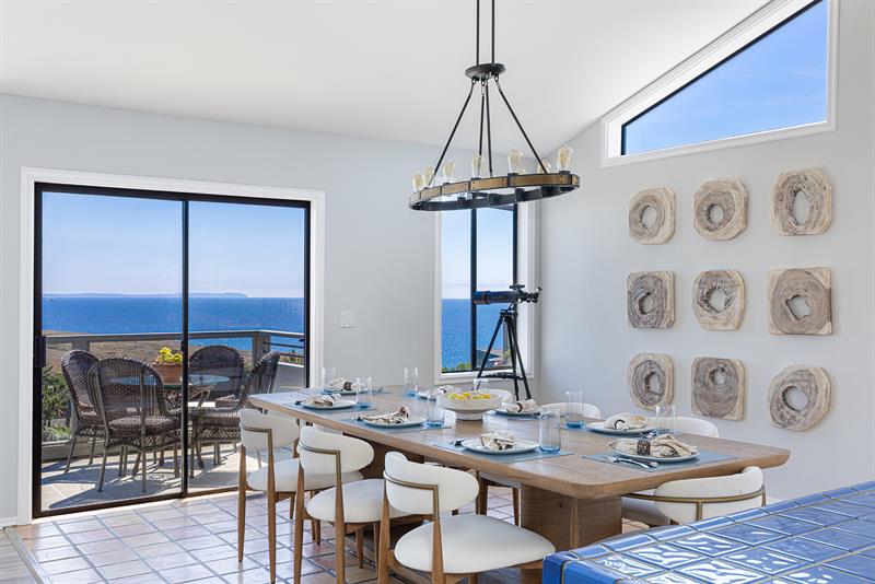 6325 0400 Dining 007 M