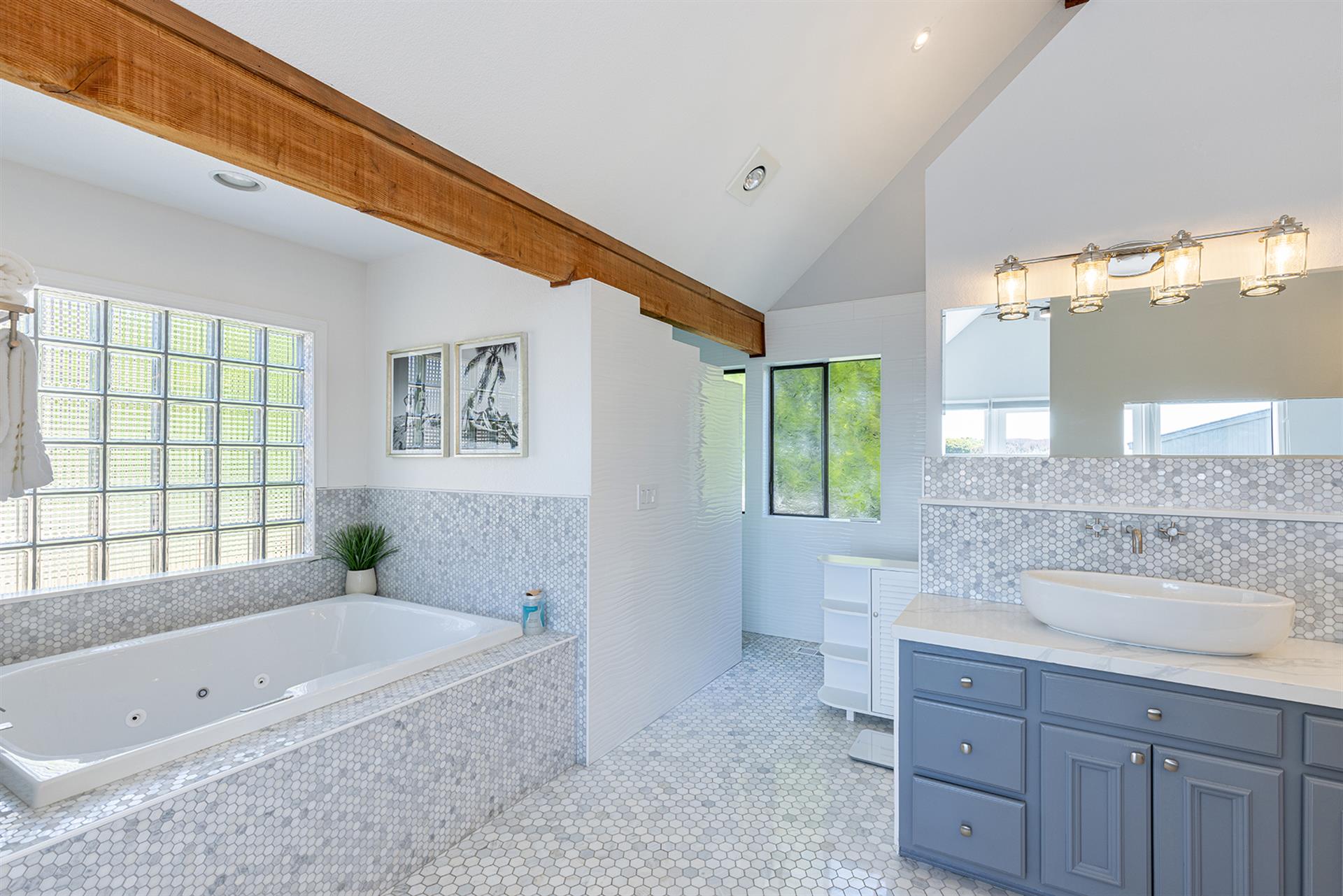 1150 Bathroom One001