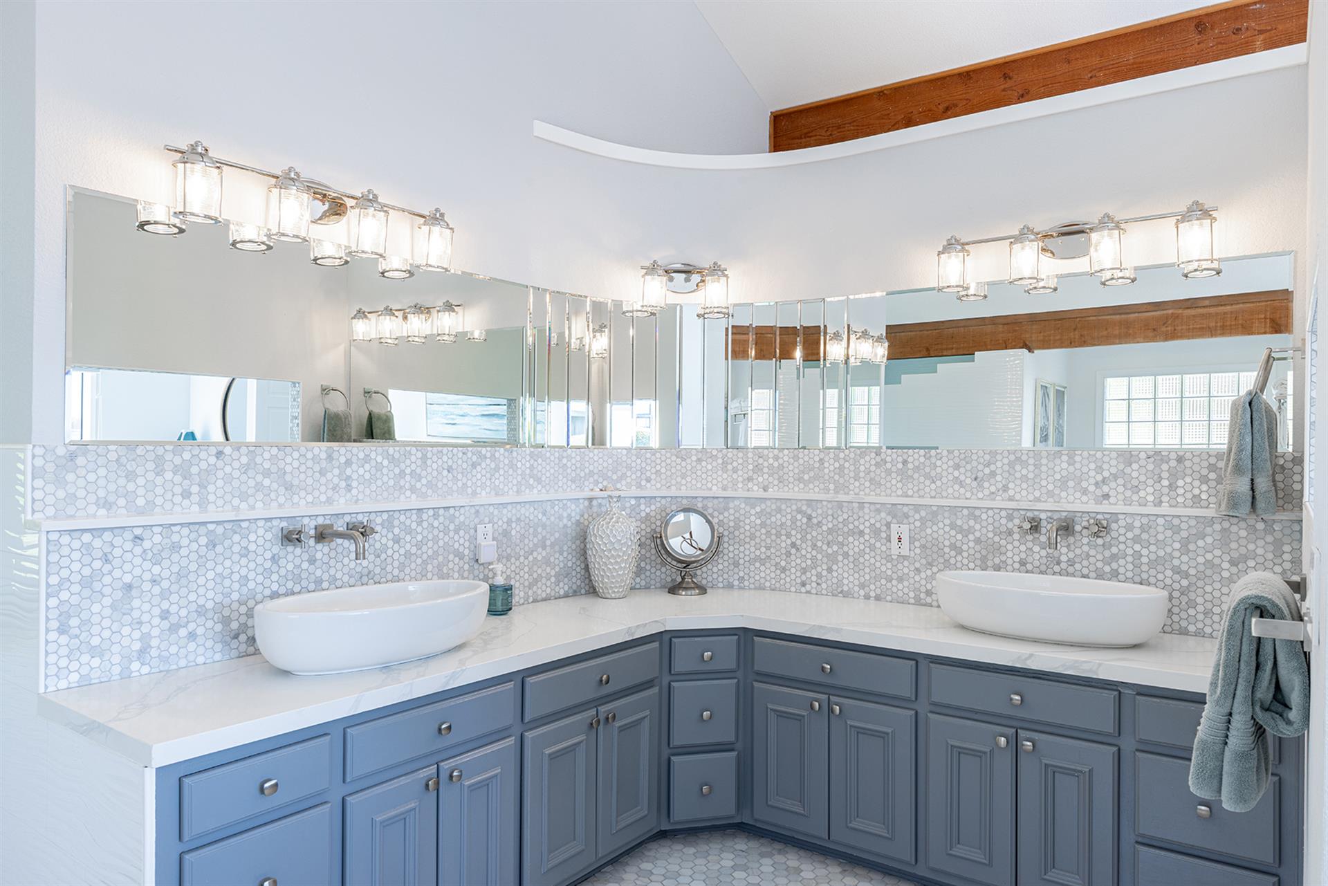 1150 Bathroom One002