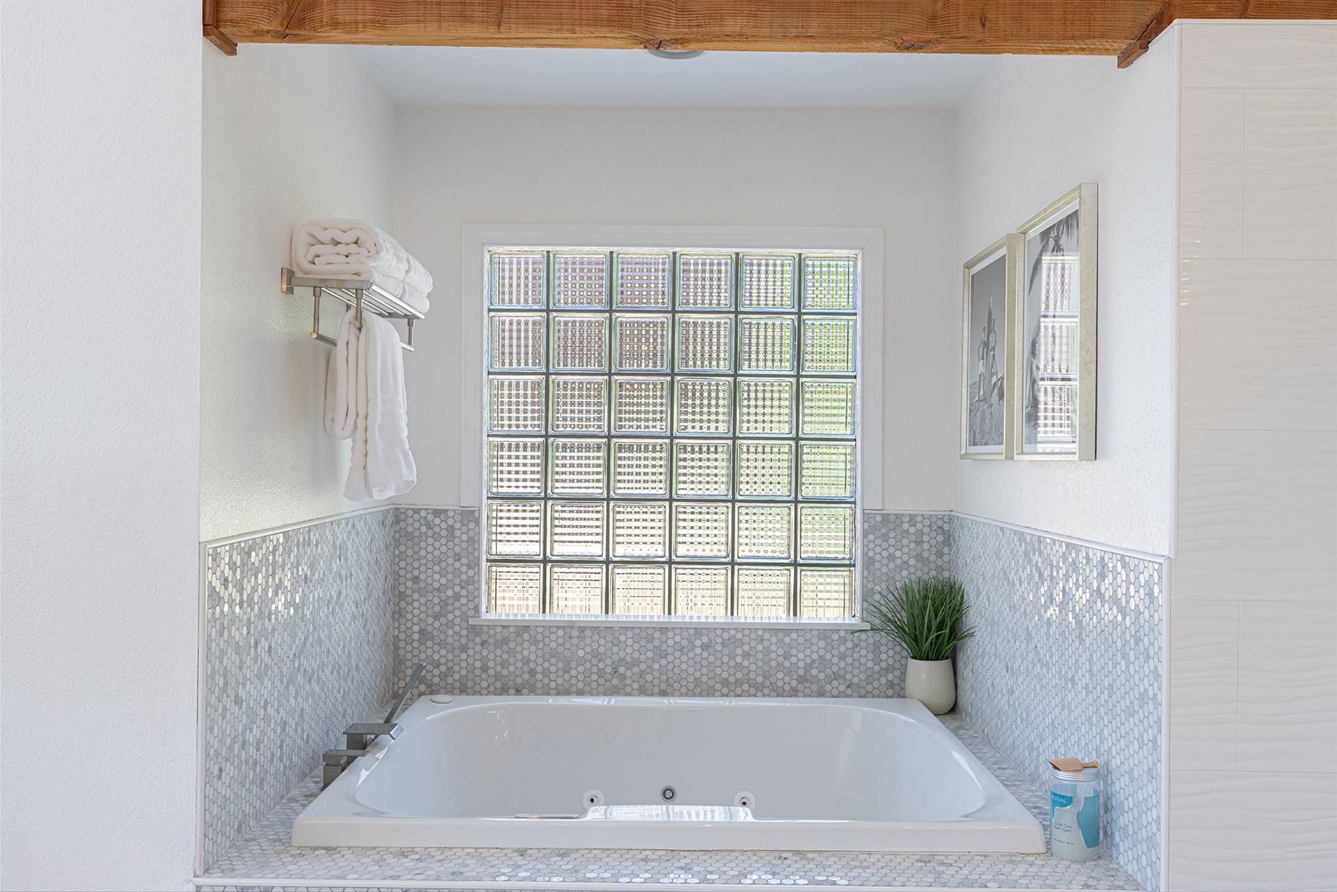 1150 Bathroom One003