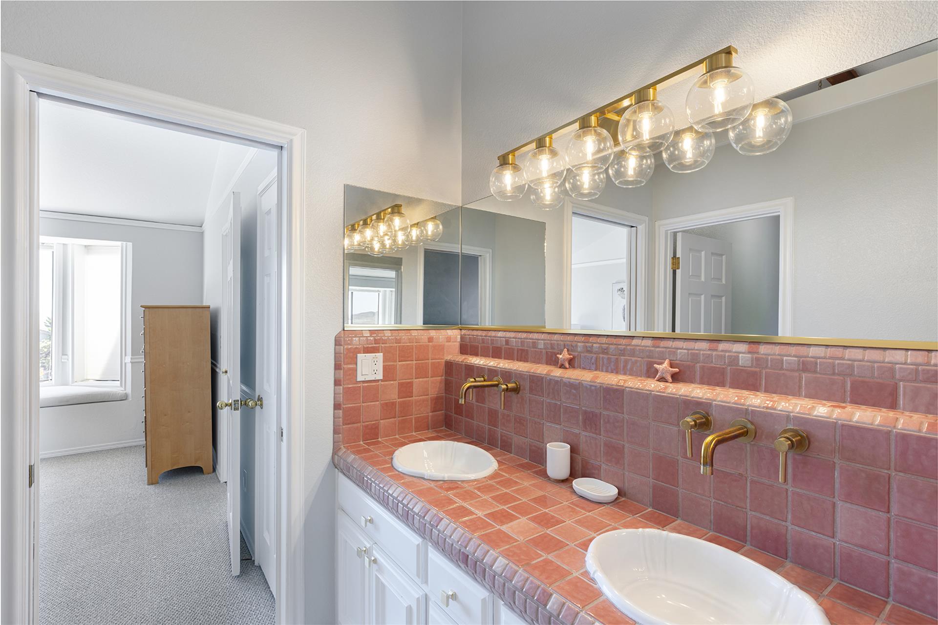 1150 Bathroom Two001