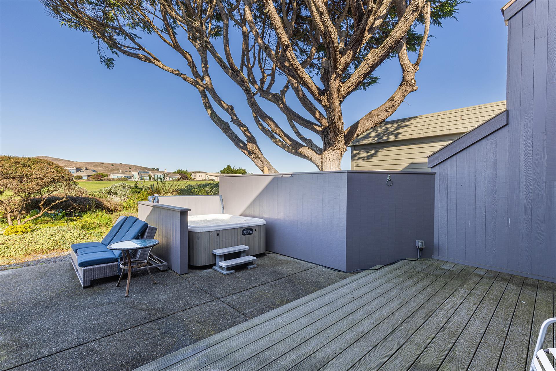 1500 Back Exterior001