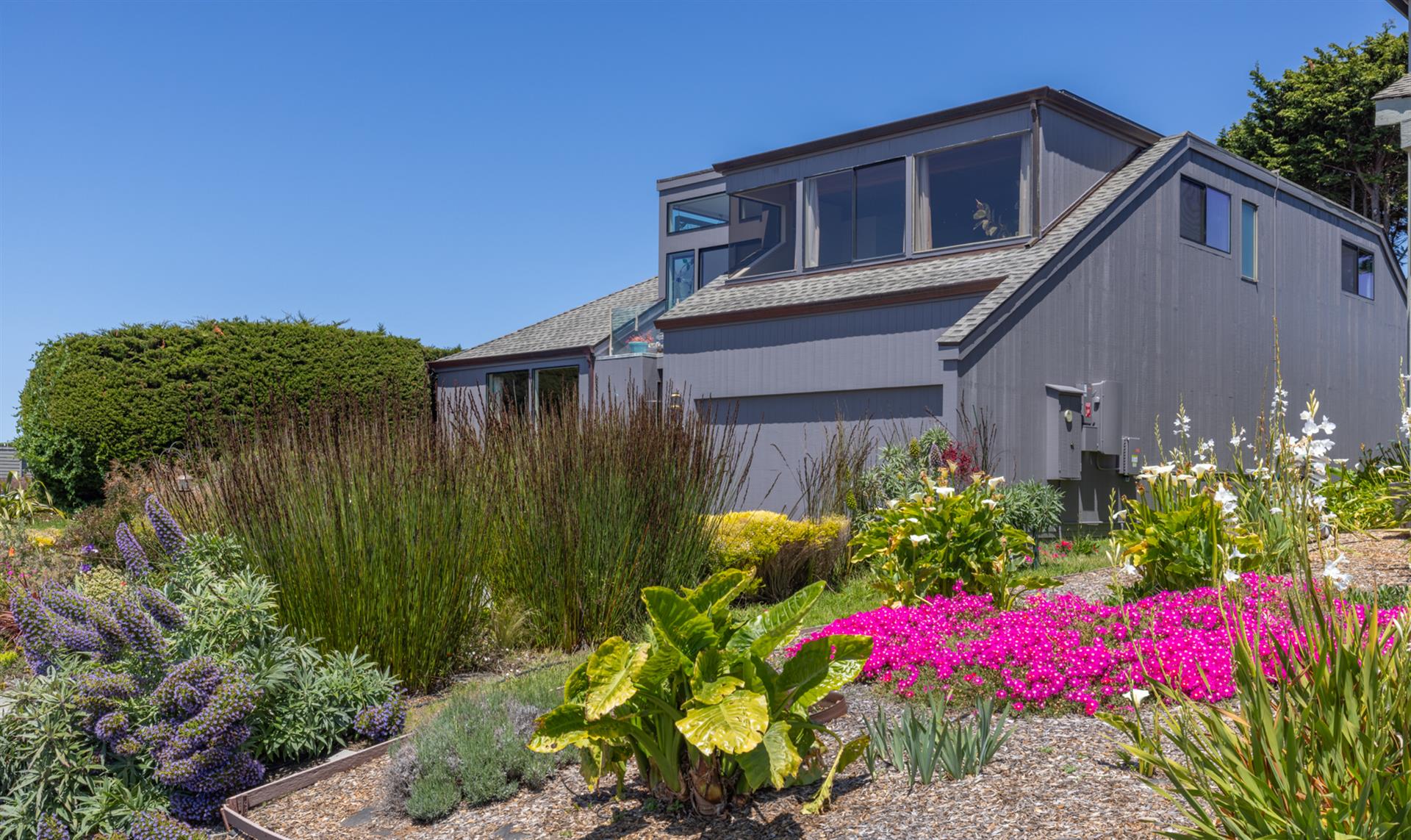 0070 Front Exterior003