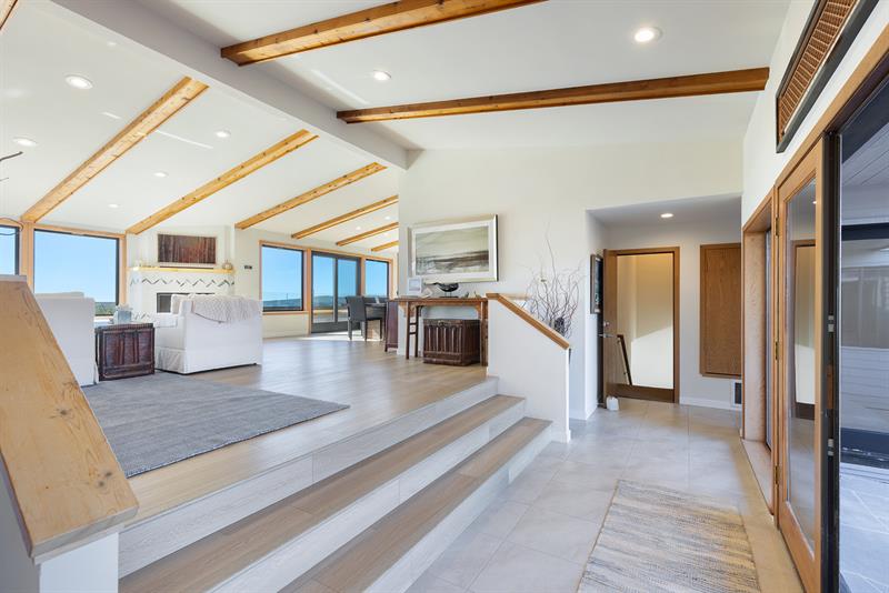 6429 0300 Living Room 001 M