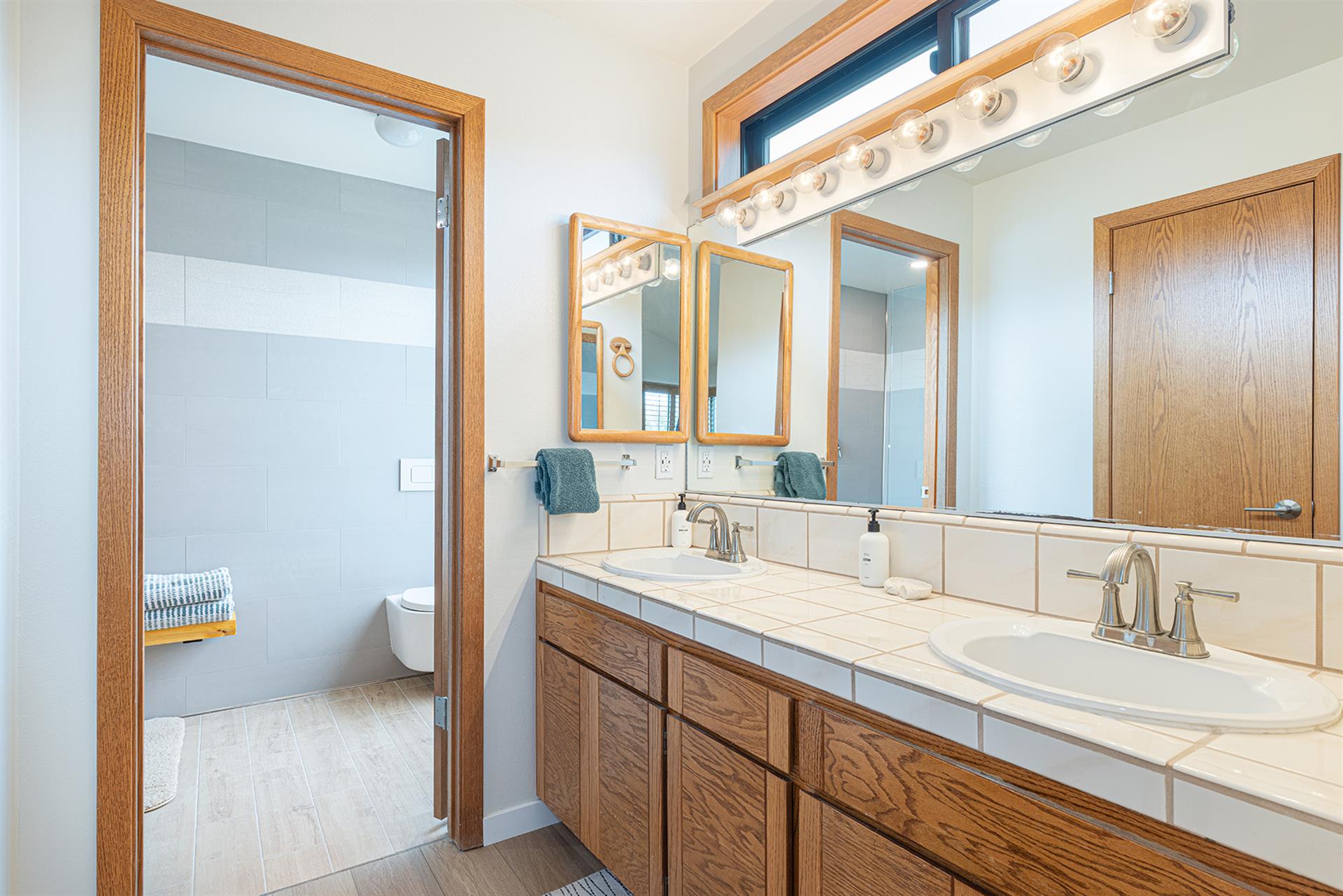 1150 Bathroom One002