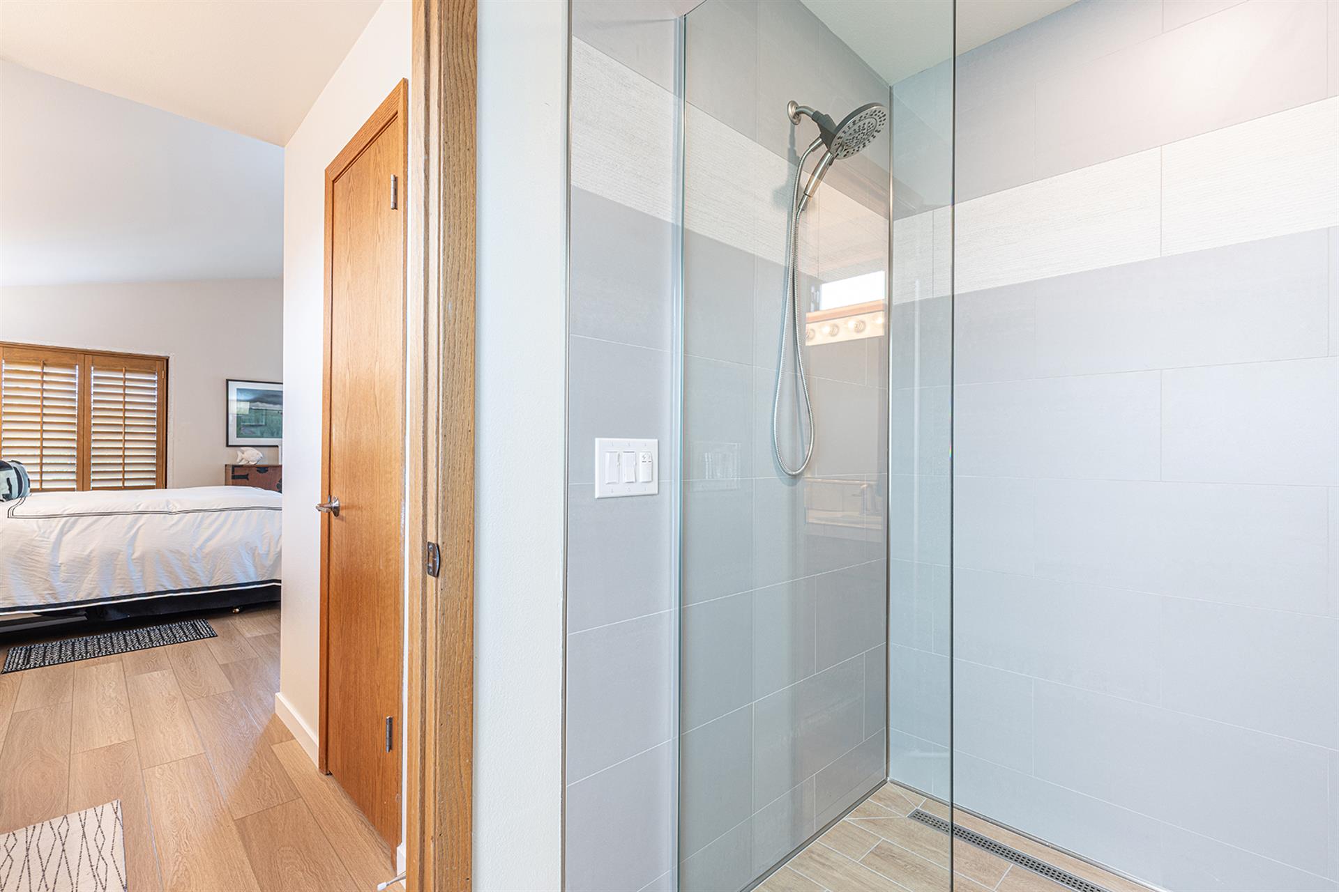 1150 Bathroom One005