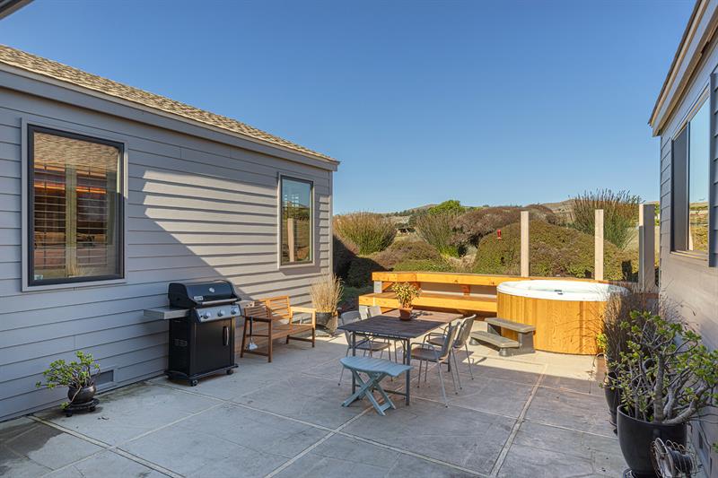 6462 1500 Back Exterior 002 M