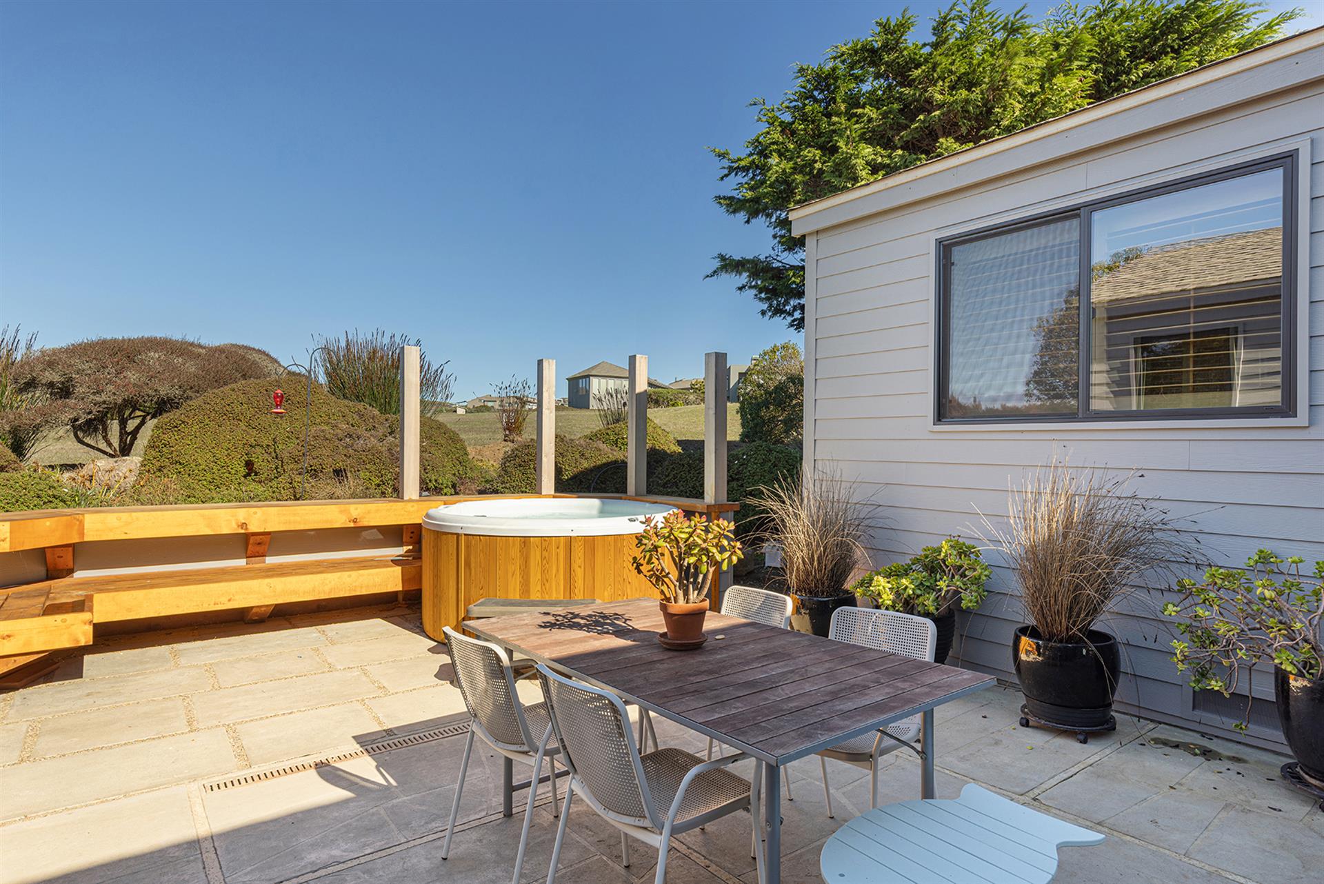 1500 Back Exterior003