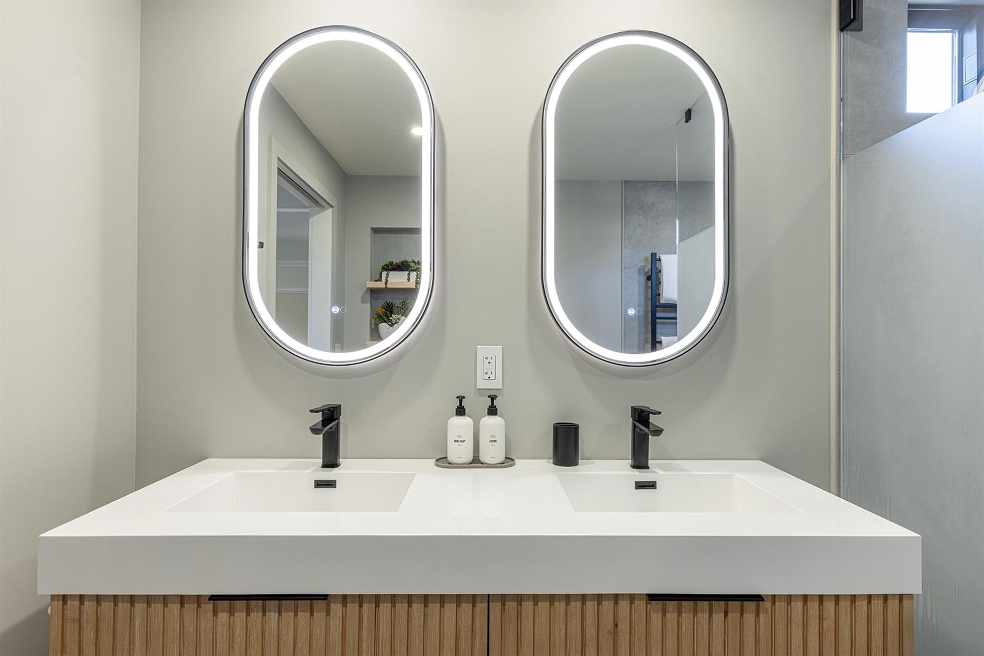 1420 Casita Bathroom001