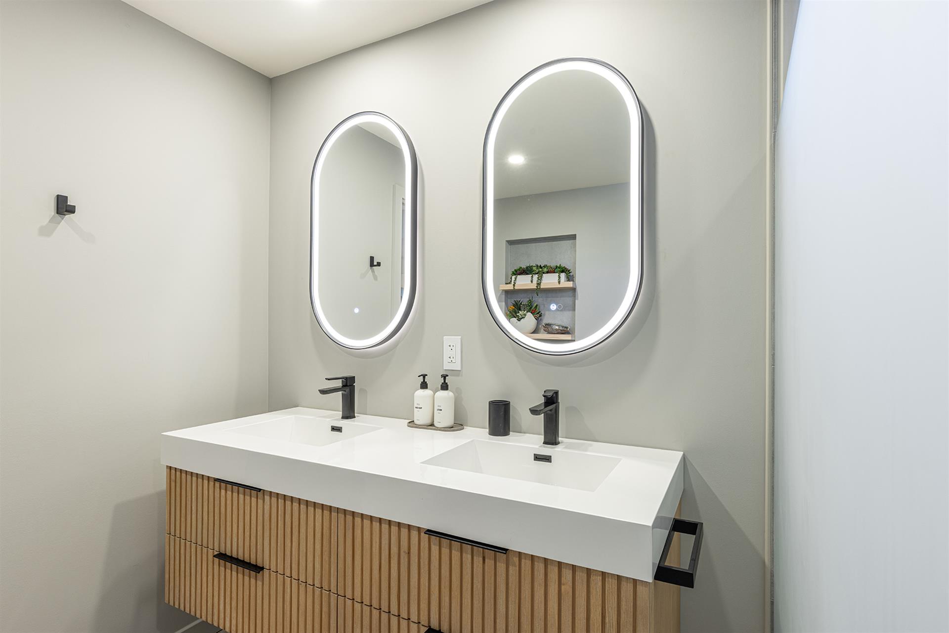 1420 Casita Bathroom002