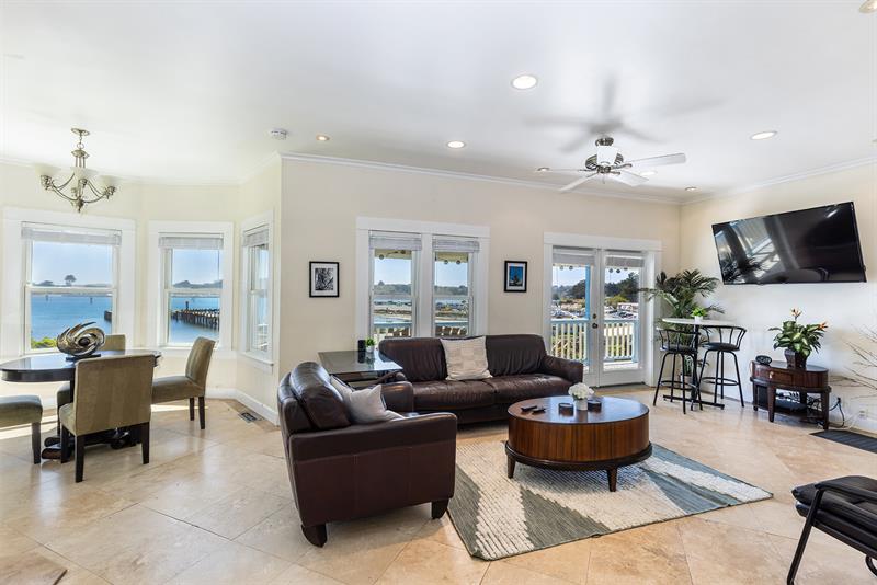 6497 0300 Living Room 001 M