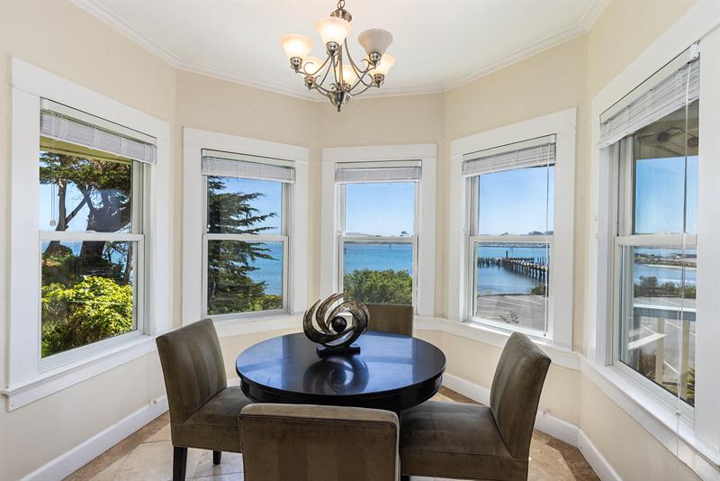 6498 0300 Living Room 002 M