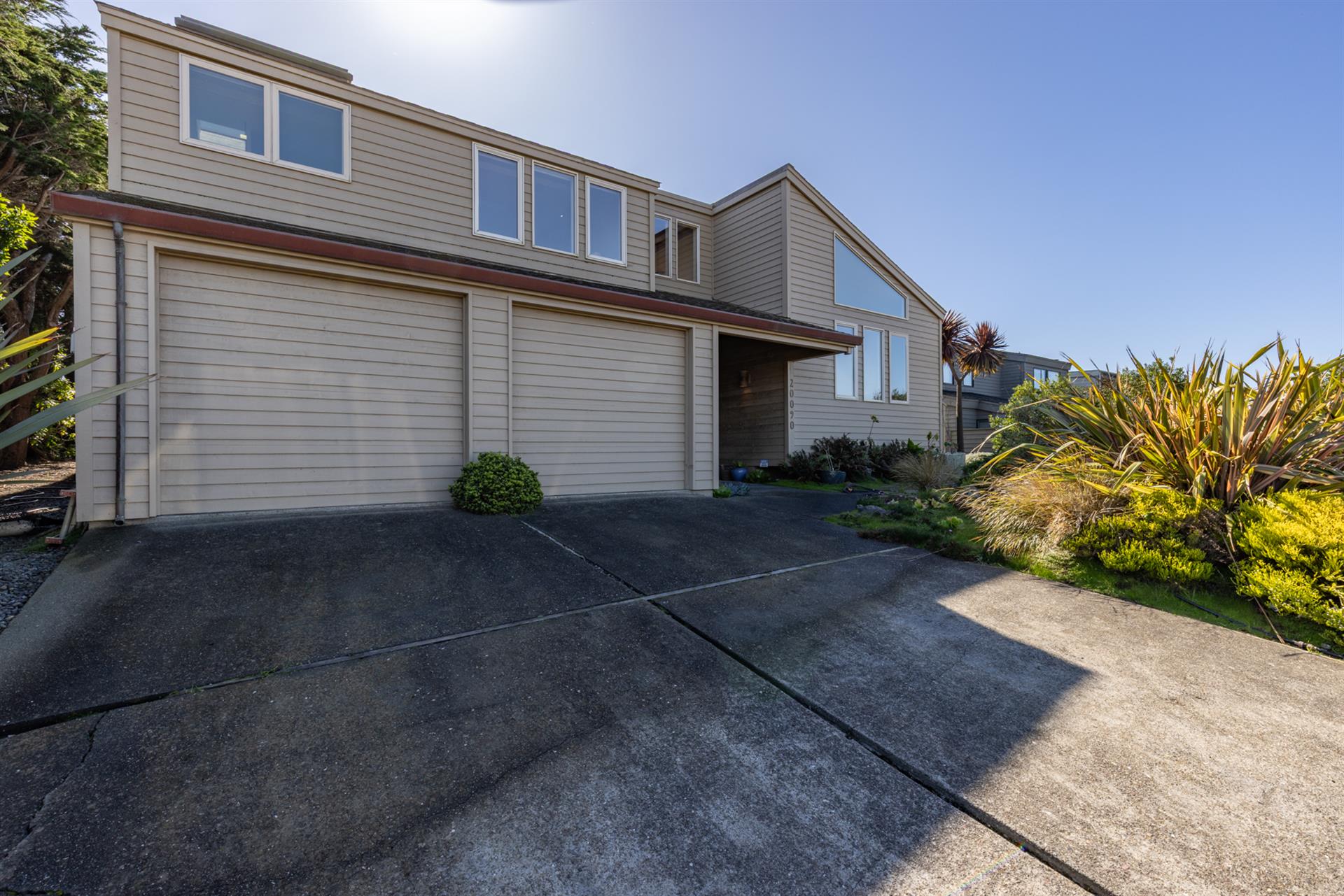 0070 Front Exterior001