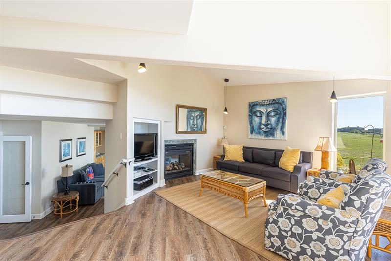 6513 0300 Living Room 008 M