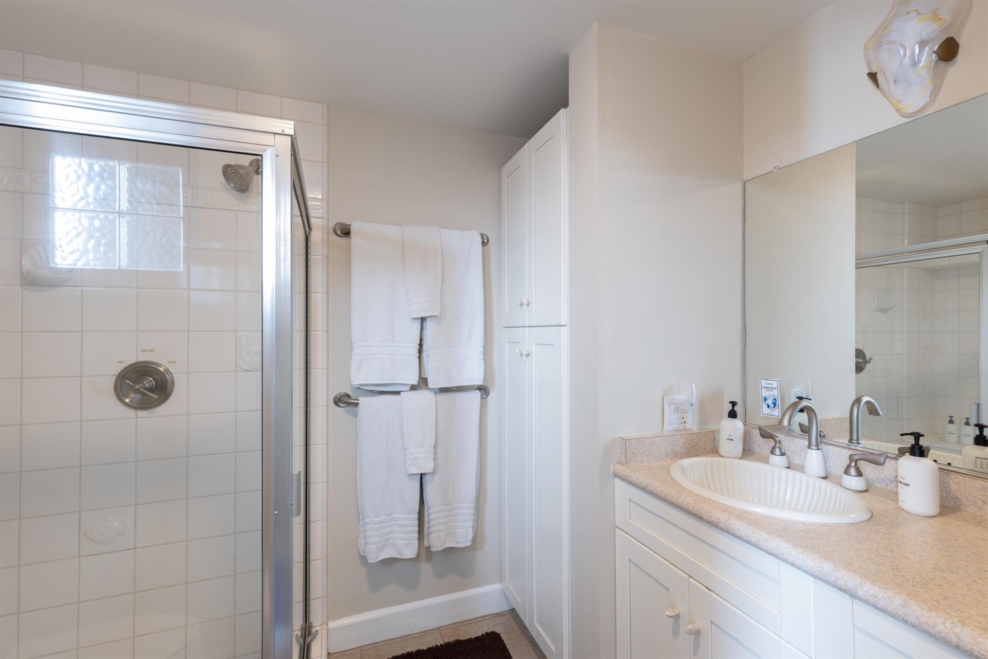 1150 Bathroom One001