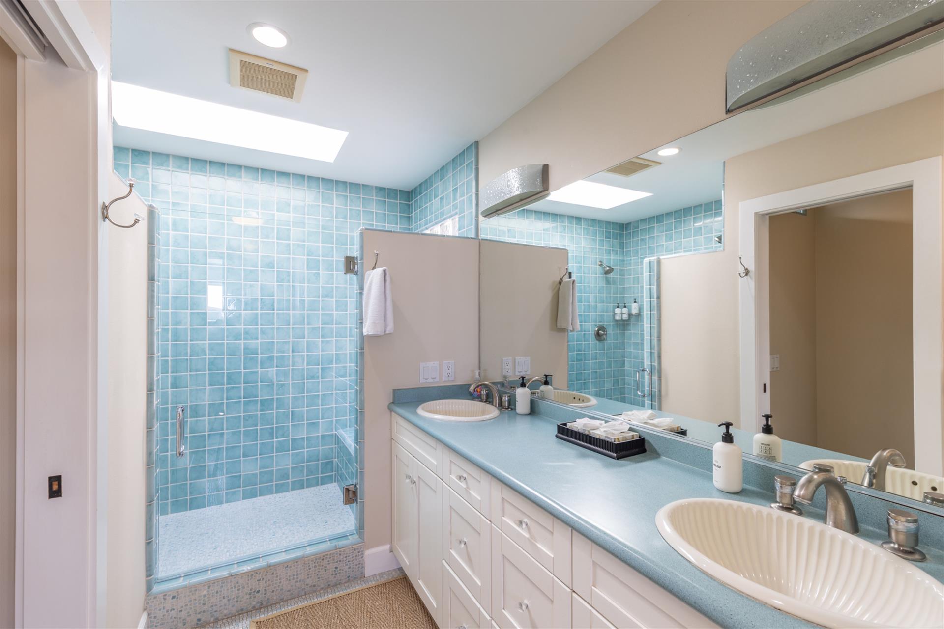 1150 Bathroom Three001