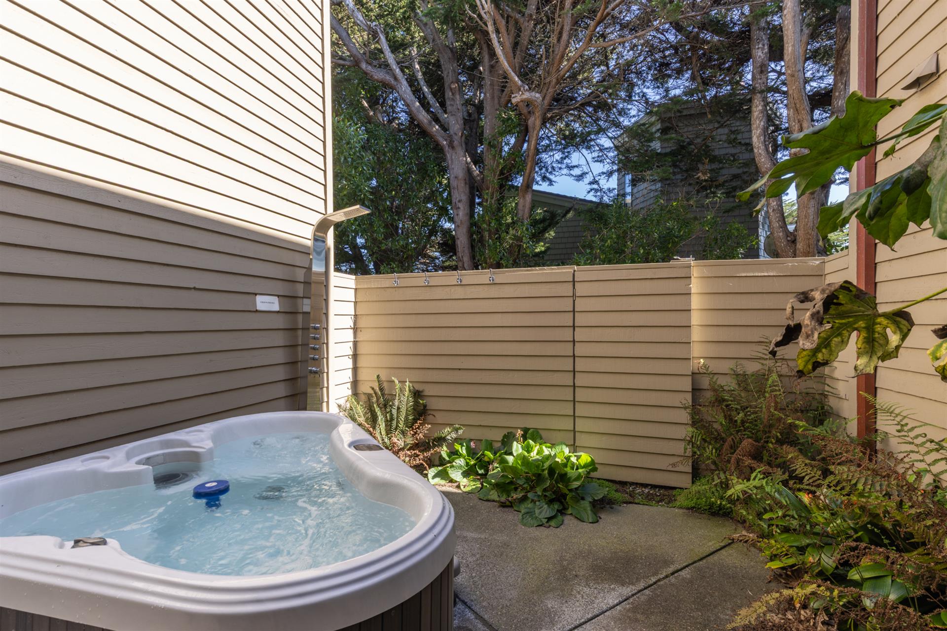 1500 Back Exterior002