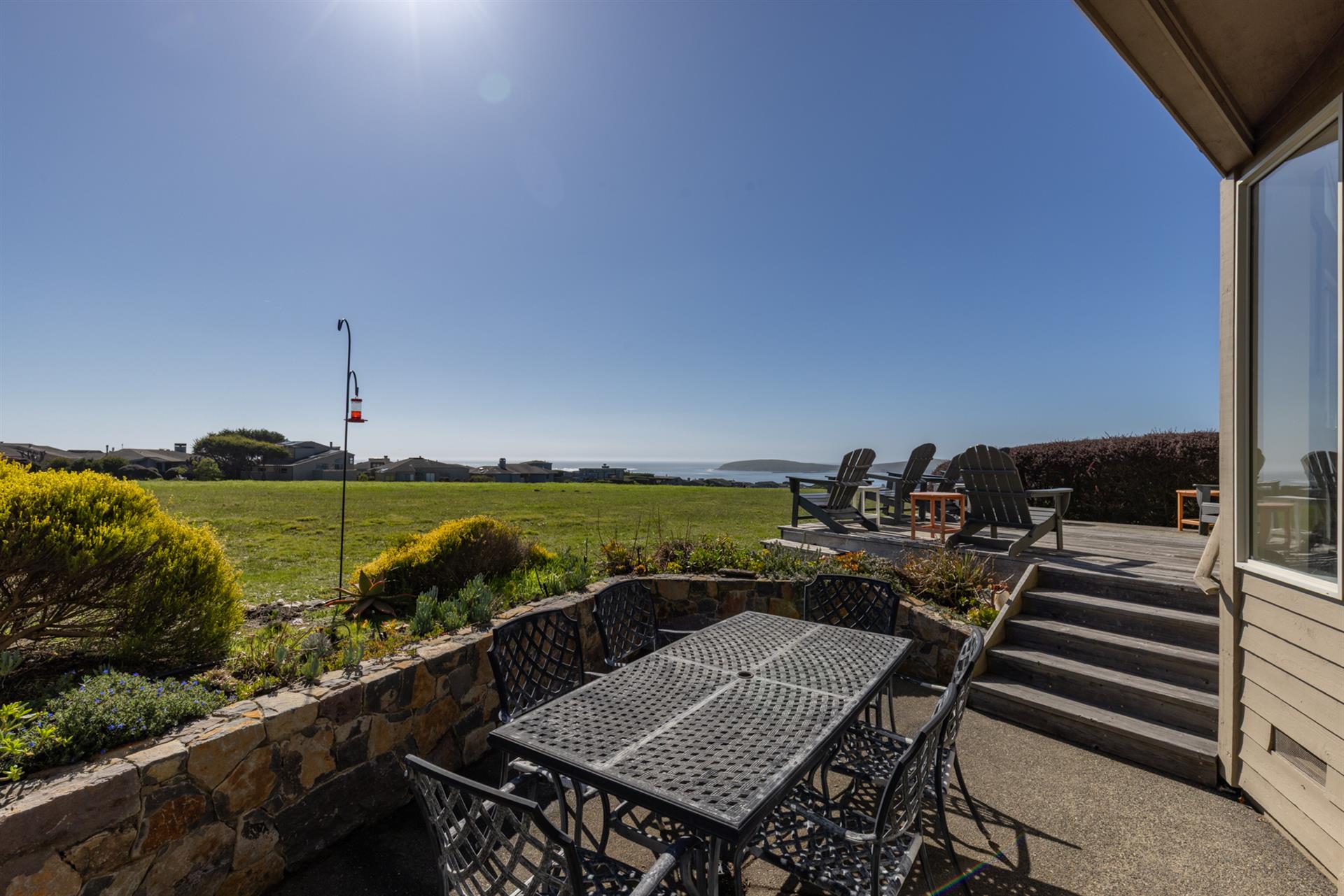 1500 Back Exterior003