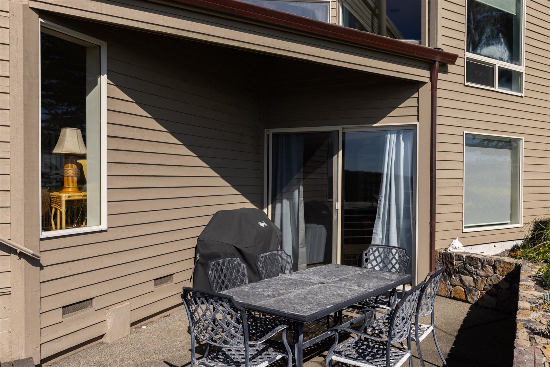 1500 Back Exterior007