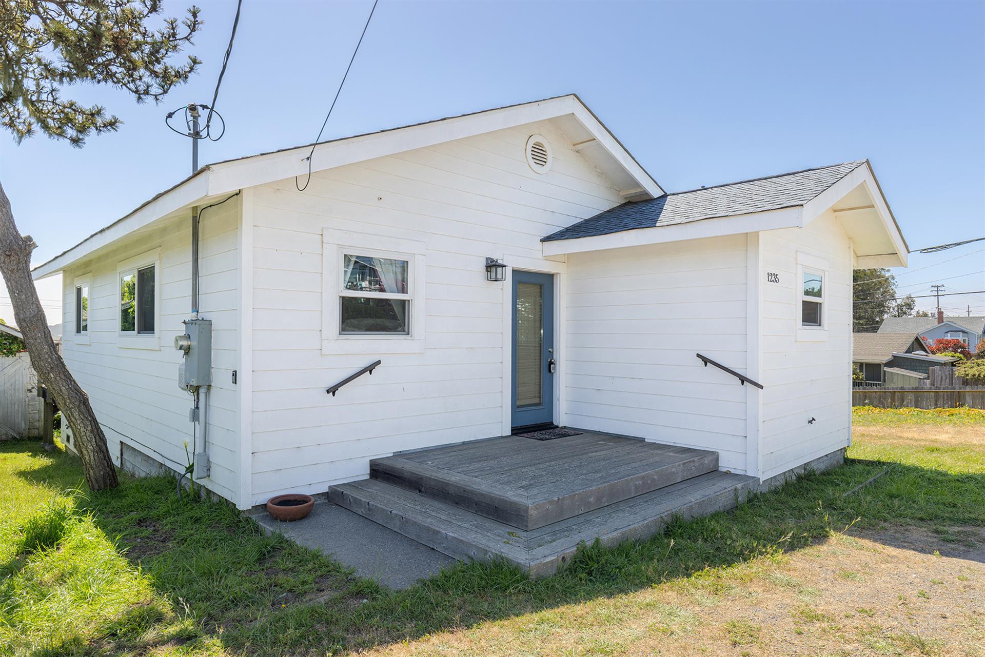 0070 Front Exterior001