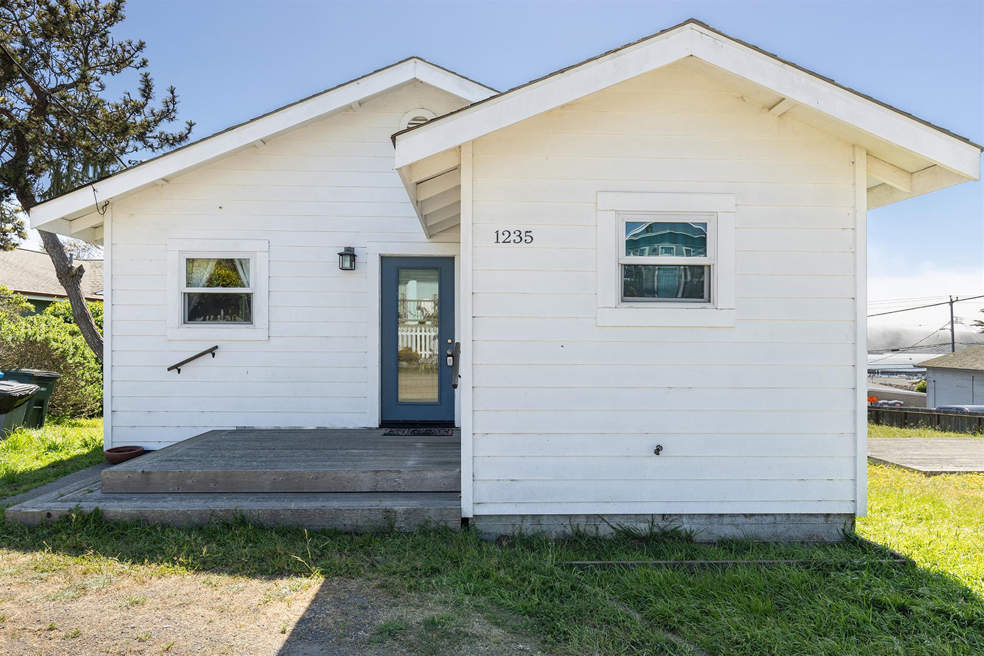 0070 Front Exterior002