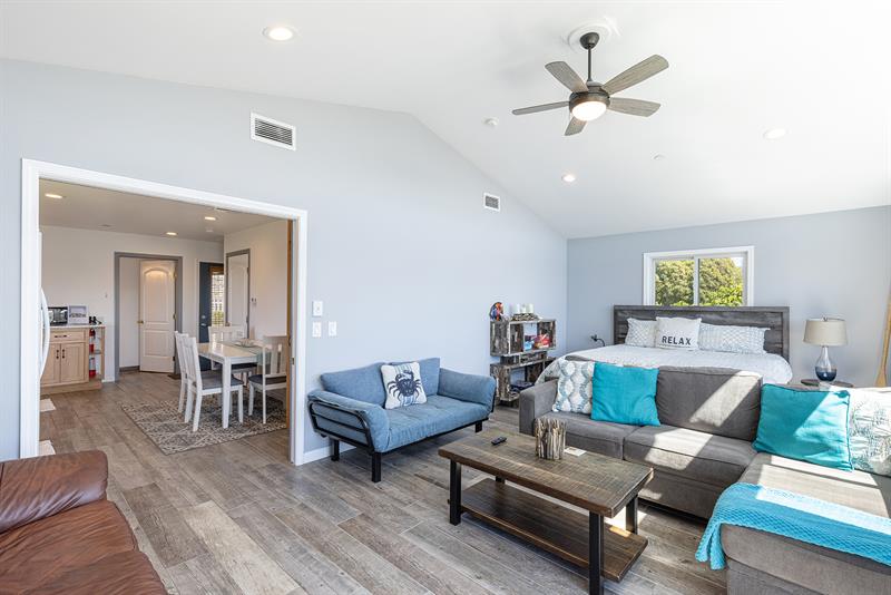 6551 0300 Living Room 002 M