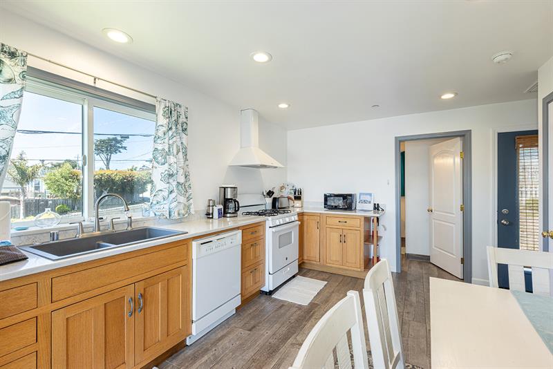 6557 0600 Kitchen 003 M