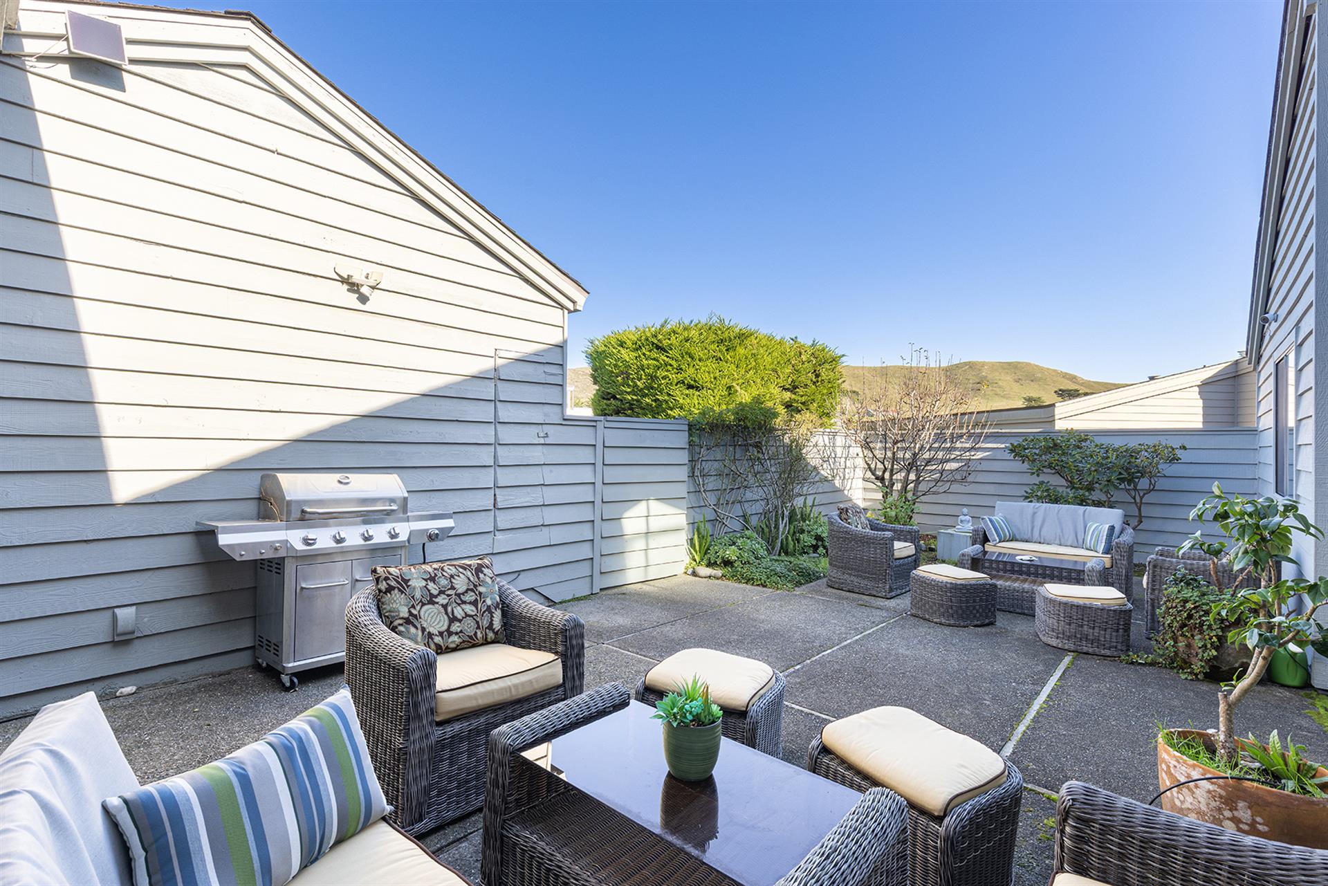 0070 Front Exterior005