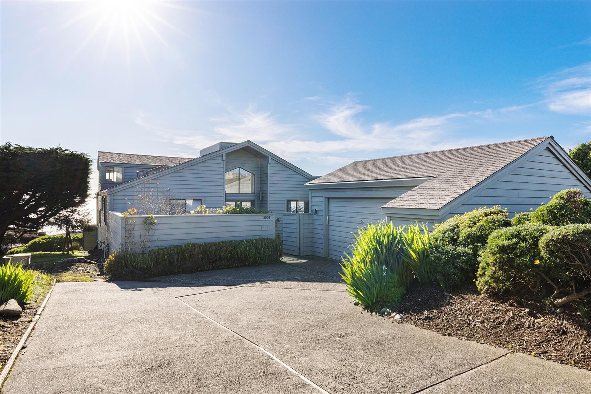 0070 Front Exterior006