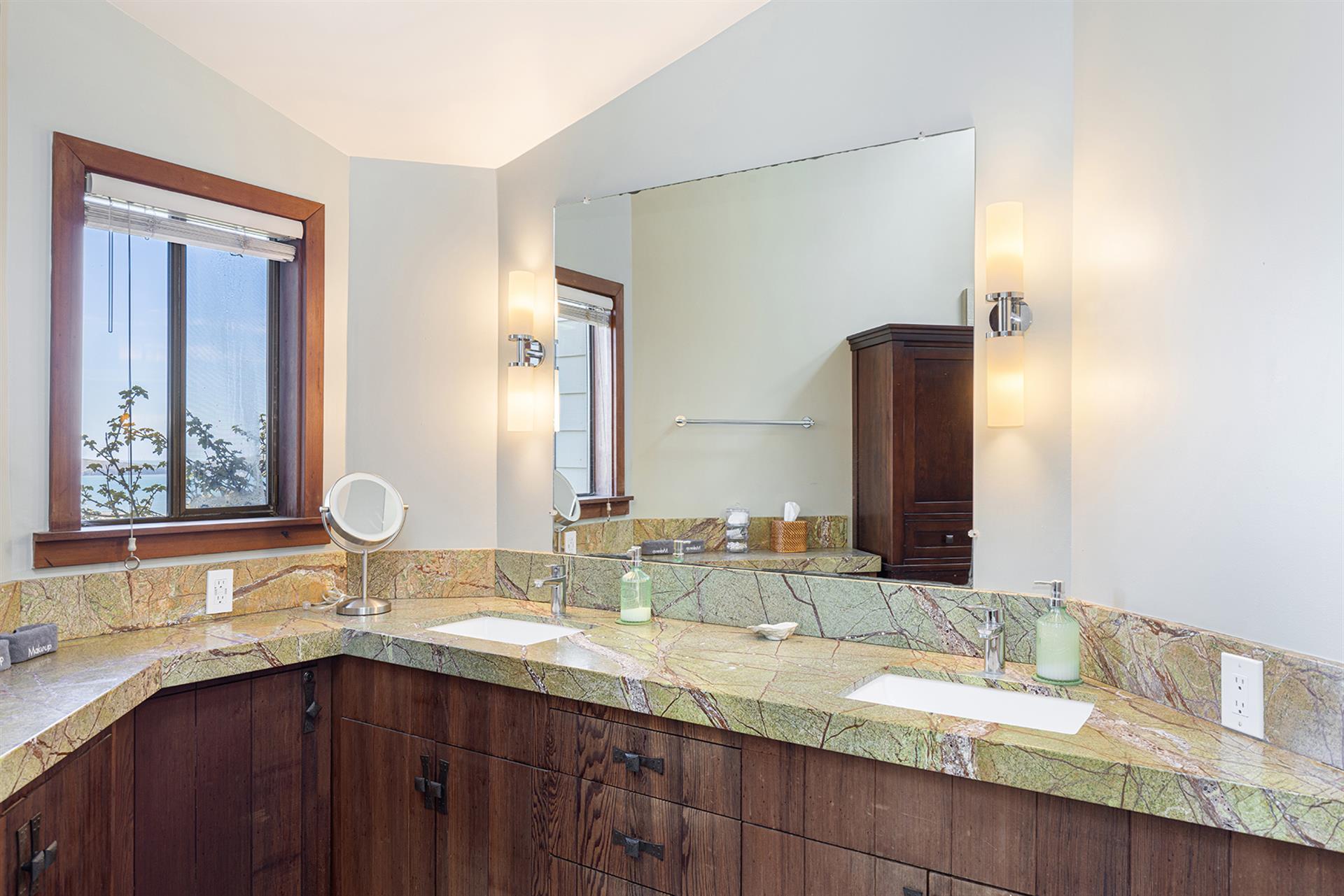 1150 Bathroom One002