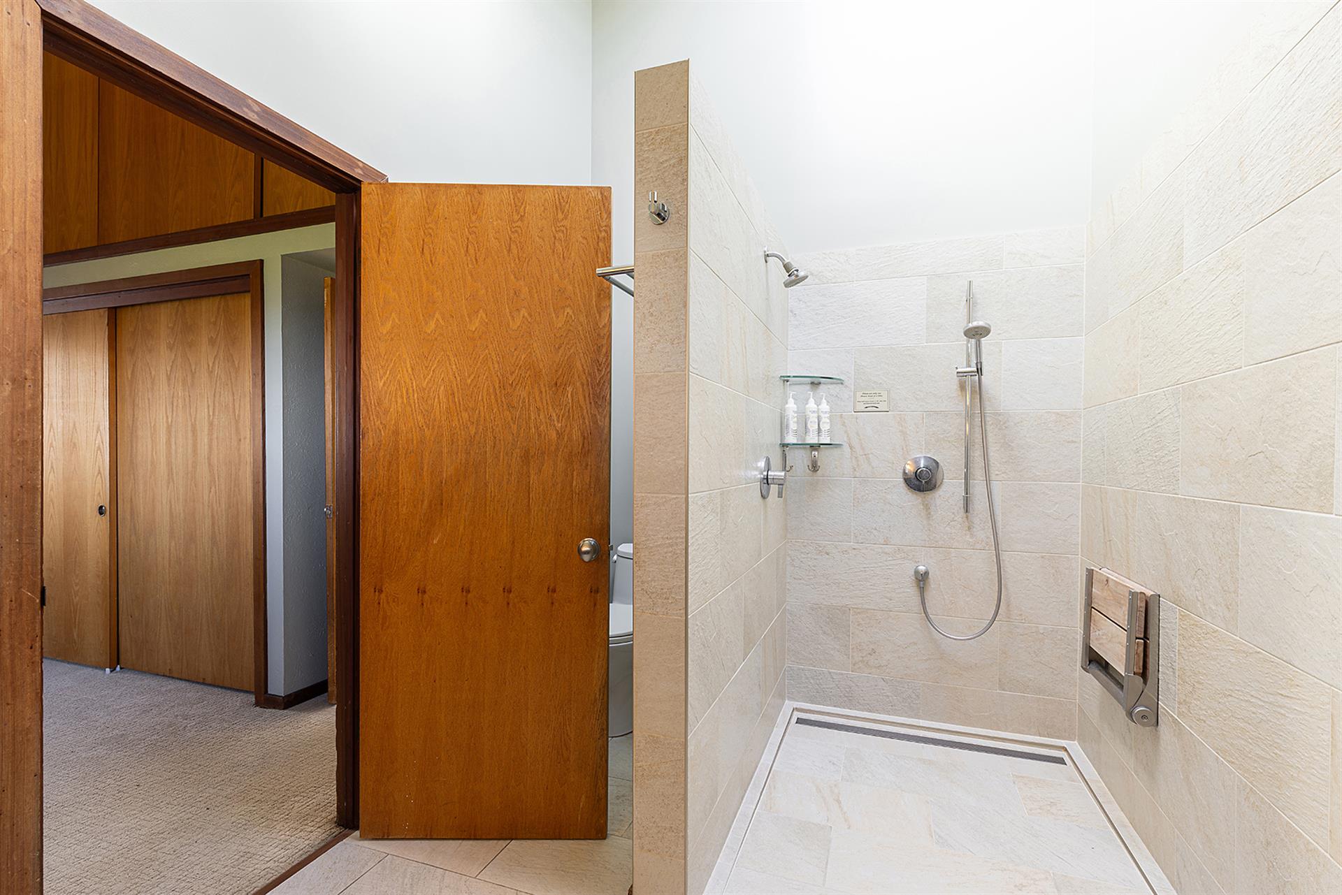 1150 Bathroom One005