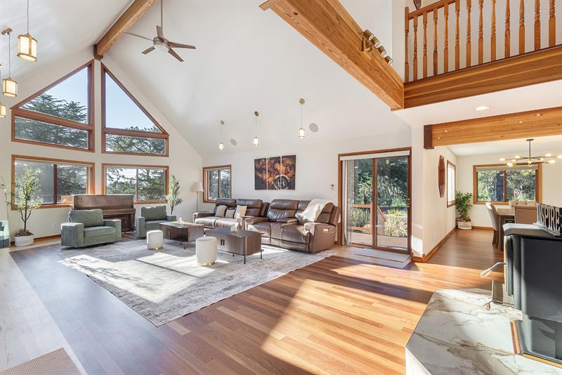 6659 0520 Family Room 003 M