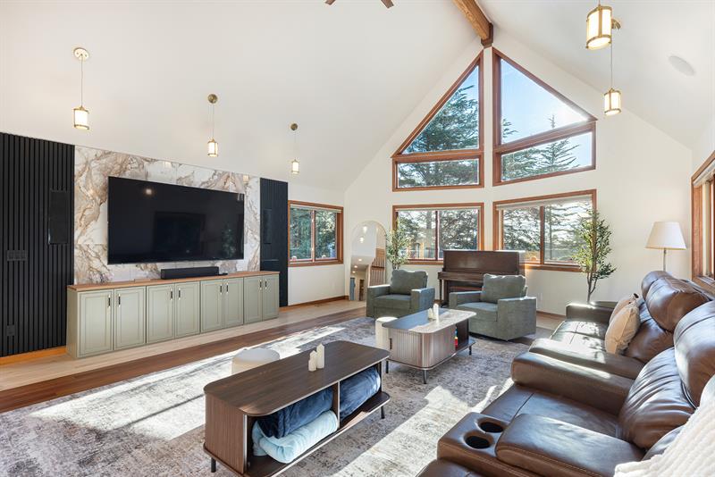 6662 0520 Family Room 006 M