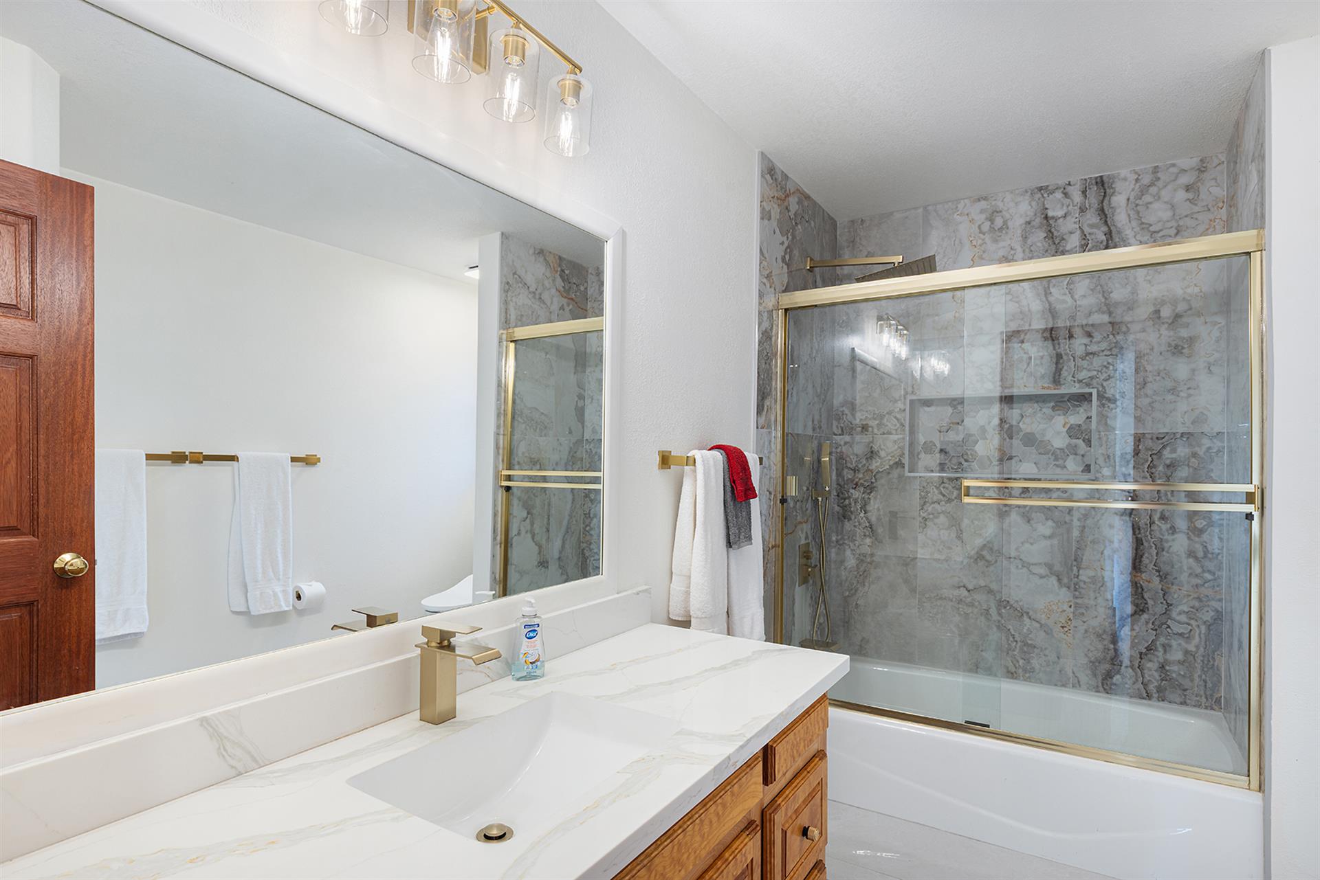 1150 Bathroom One001