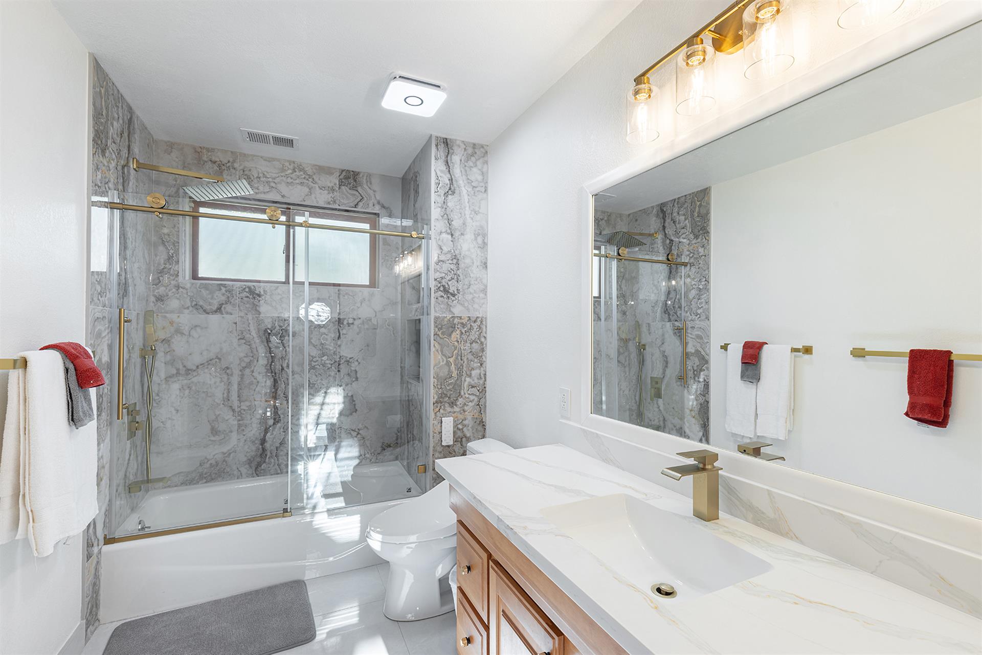 1150 Bathroom Three001