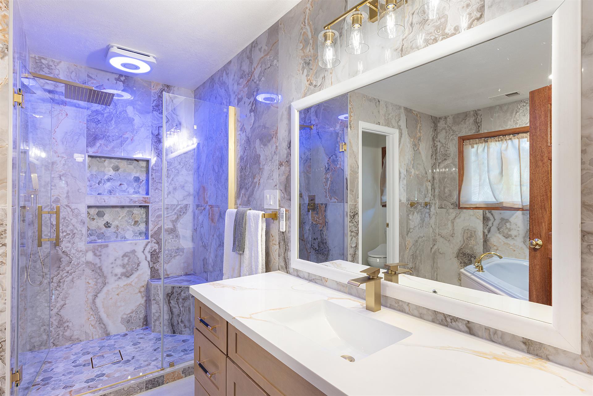 1150 Bathroom Two001