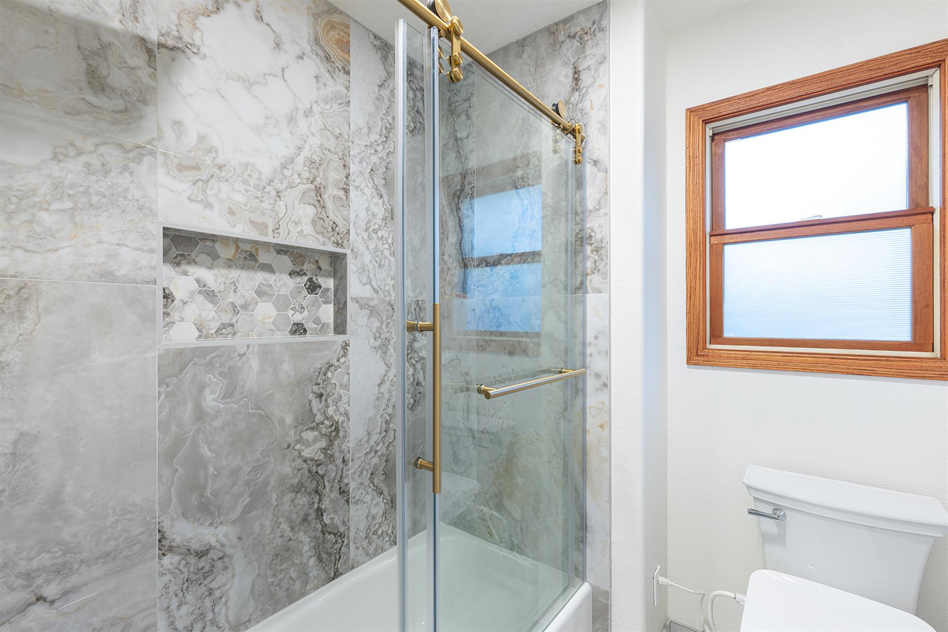 1420 Casita Bathroom002